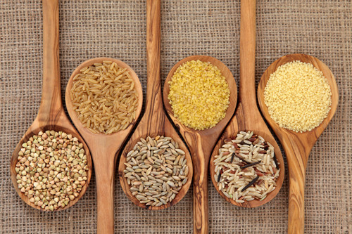 13. Ngũ cốc nguyên hạt là nguồn cung cấp carbohydrate phức hợp tuyệt vời, cần nhiều thời gian để tiêu hóa trong cơ thể. Trong quá trình này, cơ thể sử dụng thêm năng lượng để tiêu hóa thức ăn và điều này làm cho cơ thể bạn ấm hơn.