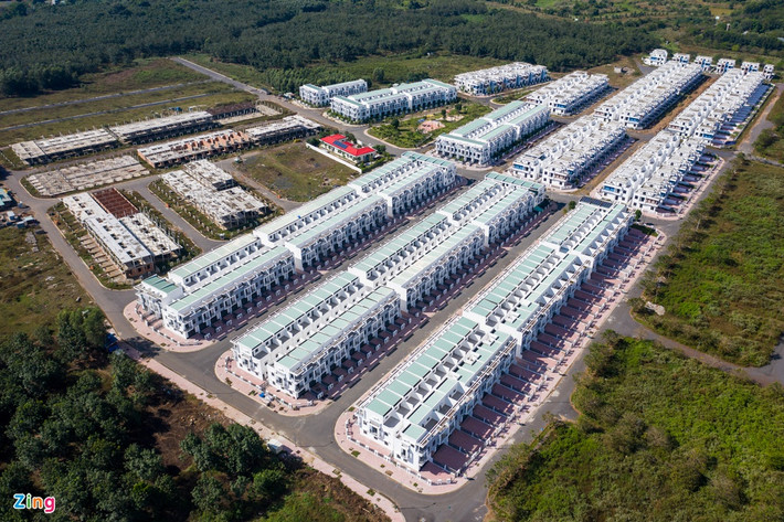 Trước đó, ngày 22/12, ông Cao Tiến Dũng, Chủ tịch UBND tỉnh Đồng Nai, đã ký quyết định xử phạt 540 triệu đồng đối với Công ty cổ phần đầu tư LDG (địa chỉ tại xã Giang Điền, huyện Trảng Bom) do xây trái phép gần 500 căn biệt thự, nhà liền kề tại huyện Trảng Bom.