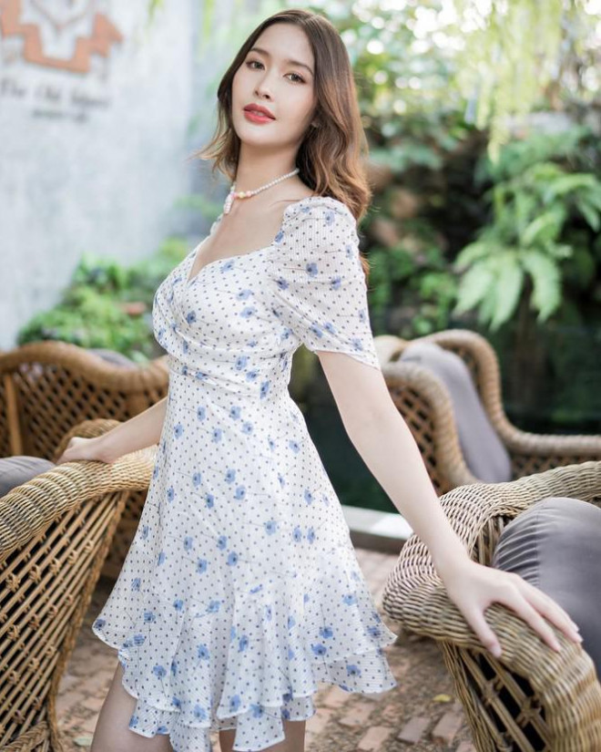 Trước khi trở thành Hoa hậu Chuyển giới, Rock Kwanlada là diễn viên, người mẫu đắt show quảng cáo ở xứ Chùa vàng.