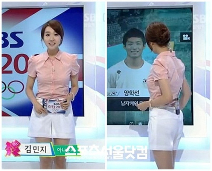 MC Kim Min Ji của đài SBS đã gặp phải sự phản đối, chỉ trích của dư luận khi cô này diện chiếc quần shorts màu trắng nhưng lại mỏng đến mức lộ cả nội y phía trong.