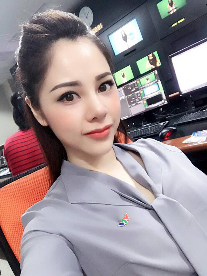 Bạch Lan Phương ghi điểm với trang phục thanh lịch khi lên sóng truyền hình.