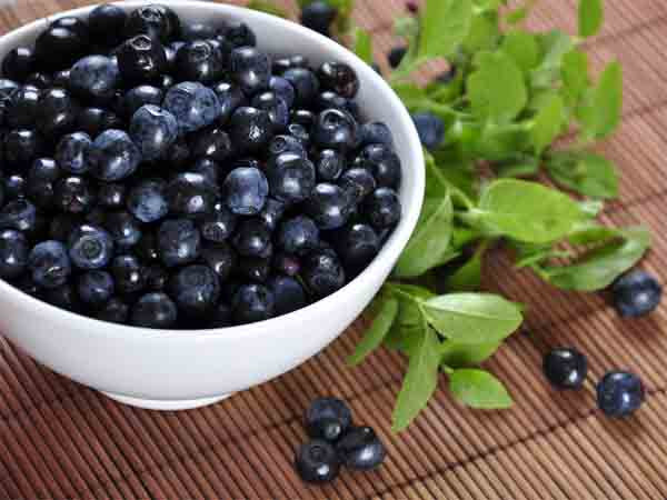 6. Quả mâm xôi: Loại quả này có hàm lượng anthocyanin cao và các hợp chất phenolic như flavonols và ellagitannin. Tất cả những điều này góp phần vào tác dụng chống oxy hóa của trái cây, giúp ngăn ngừa các bệnh thoái hóa thần kinh liên quan đến tuổi tác như Alzheimer, các bệnh mãn tính như tiểu đường và các bệnh viêm như viêm khớp.