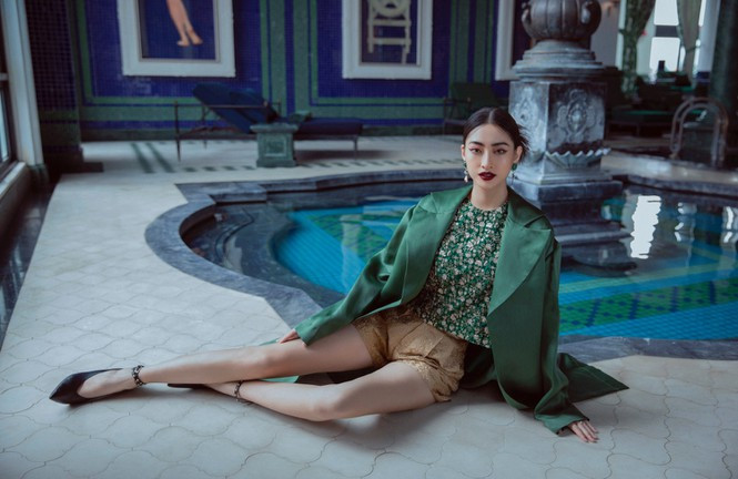 Ngoài các kiểu đầm xẻ hay váy ngắn, Lương Thùy Linh còn khoe cặp chân dài với kiểu quần short trẻ trung. Ảnh: FB, Internet.