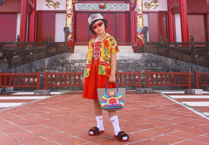 Coco thích chụp ảnh cùng những bộ đồ màu sắc từ khi 6 tuổi. Theo lời kể của cha mẹ Coco, cô bé rất giỏi trong việc phối quần áo hàng hiệu với phụ kiện, túi xách theo phong cách retro Harajuku. Nhờ đó, fan của Coco hầu hết là người lớn.