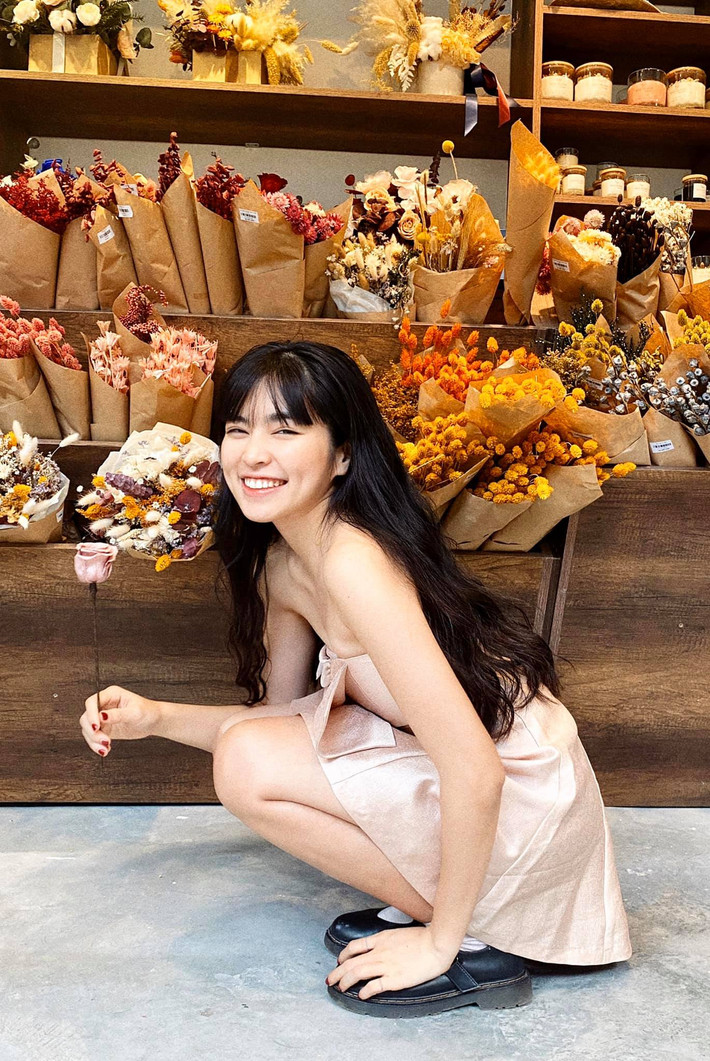 Protein trong thực đơn của cô nàng chủ yếu là trứng gà, thịt ức gà. Nhóm dinh dưỡng này giúp no bụng và là thành phần quan trọng để xây dựng, duy trì cơ bắp, nhờ đó giữ vóc dáng được săn chắc.