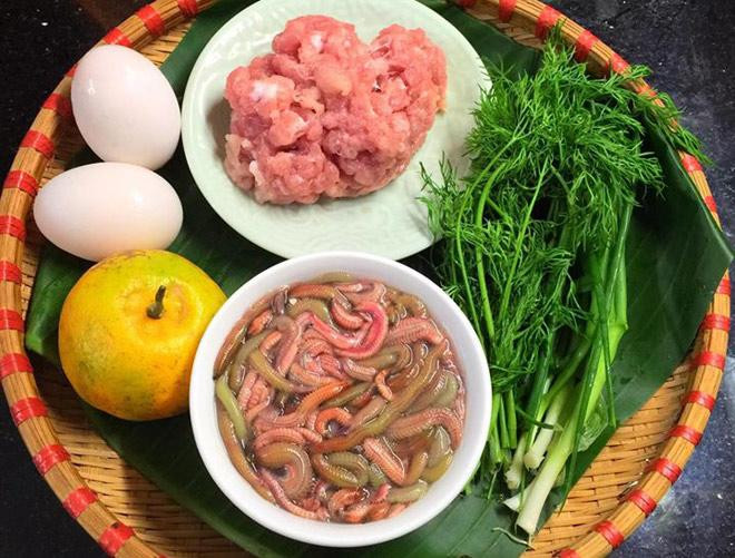 Hồi cuối tháng 11, món chả rươi, đặc sản Tứ Kỳ, Hải Dương, là món ăn Việt đặc sắc được trang tin Odditycentral giới thiệu với độc giả thế giới