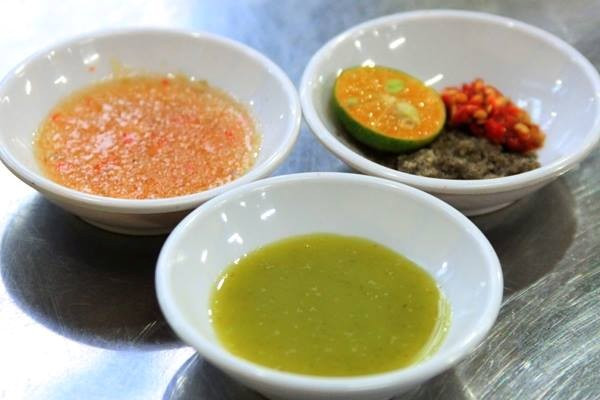 Cách pha nước chấm cua ghẹ hải sải với vỏ quất.