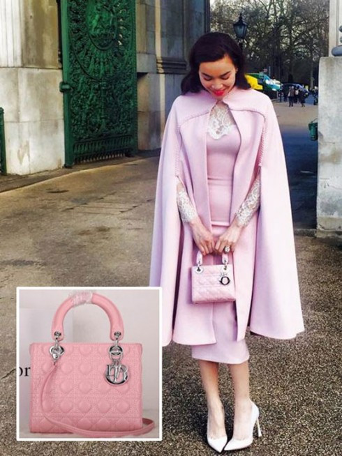 Mẫu túi Lady Dior màu hồng đáng yêu có giá khoảng hơn 100 triệu đồng.