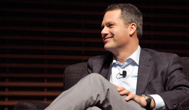 Doug McMillon là Chủ tịch kiêm CEO của Walmart International, công ty có số lượng nhân viên lớn nhất thế giới với 2,3 triệu người. Chiếc đồng hồ mà Doug McMillon sở hữu là phiên bản Citizen Skyhawk A-T JY0000-53E trị giá 479 USD. Ảnh: Theo & Harris.