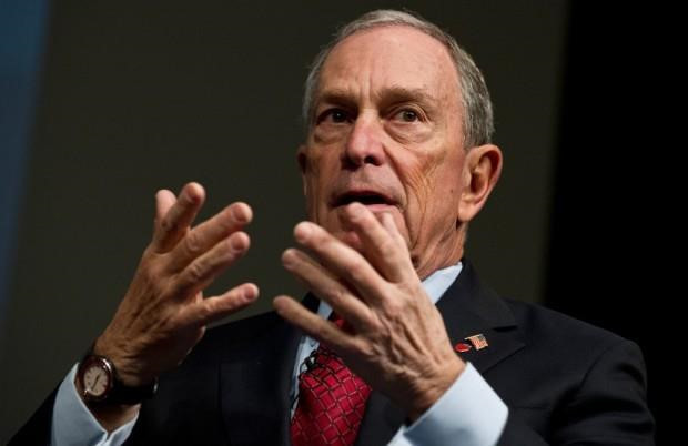 CEO của Bloomberg, Michael Bloomberg cũng là tuýp người ưa chuộng “hàng bình dân”. Theo nhận định của các chuyên gia tại công ty đồng hồ Crown & Caliber, chiếc đồng hồ nhãn hiệu Victorinox mà thị trưởng thành phố New York đang sử dụng có giá bán lẻ chỉ khoảng 130 USD. Ảnh: dailystormer.name.