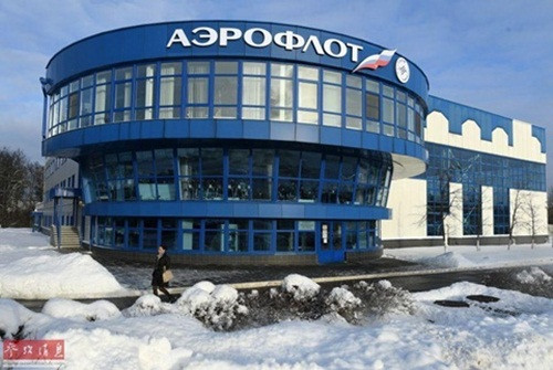 Hãng hàng không Aeroflot (Nga) cũng áp dụng chương trình huấn luyện cho các phi công, tiếp viên hàng không rất cẩn thận. Nằm tại sân bay quốc tế Sheremetyevo, trung tâm đào tạo kỹ năng bay của Aeroflot là nơi để các tiếp viên và phi công rèn luyện trau dồi trước khi bước vào công việc thực tế. Trong hình là cơ sở đào tạo nằm ngay tại sân bay quốc tế Sheremetyevo.
