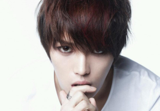 Jaejoong nhóm JYJ có đôi măt hút hồn nhờ biết cách trang điểm.