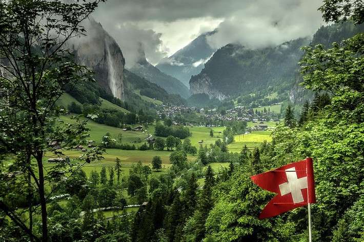 Lauterbrunnen là một điểm đến hấp dẫn quanh năm. Vào mùa hè, những ngày dài là điều kiện hoàn hảo cho các chuyến đi bộ đường dài và leo núi.