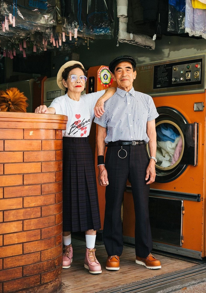 Ông Chang nói: "Làm người mẫu khoác lên mình những bộ quần áo này khiến tôi cảm thấy mình trẻ ra 30 tuổi. Nhiều người đang nói với tôi rằng giờ tôi đã nổi tiếng và trông trẻ hơn nhiều".