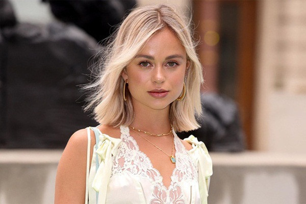 Amelia Windsor, sinh năm 1995, được mệnh danh là " Công chúa xinh nhất trong hoàng gia Anh". Cô là chắt của Vua George V và là con gái của George Windsor, Bá tước St. Andrews.