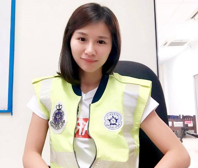 Irene Y LM là cảnh sát tại thủ đô Kuala Lumpur, Malaysia, nổi tiếng với vẻ xinh đẹp, trong sáng. Ảnh: IT.