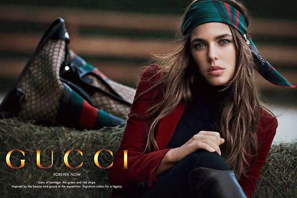 Năm lên 4 tuổi, cha của Công chúa bị giết hại trong cuộc đua thuyền máy ngoài khơi Monaco. Sau đó, cả gia đình chuyển đến sinh sống tại một ngôi làng nằm ở miền Nam nước Pháp để tránh sự chú ý, nhòm ngó của giới truyền thông.