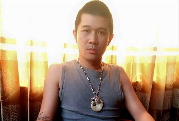 Hùng là người bỏ tiền ra mua trang thiết bị phục vụ sới bạc, như bạt, thảm, bóng đèn, bình ắc quy, dây điện, bài tú lơ khơ 52 lá và giao cho Khánh trực tiếp quản lý, điều hành sới bạc, lợi nhuận chia cho Khánh 20%.
