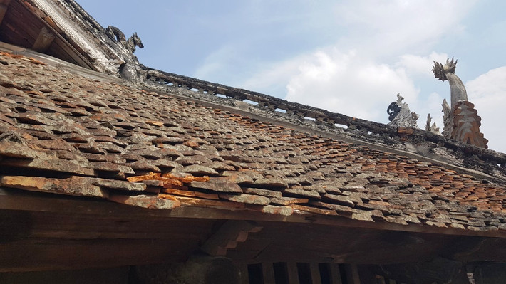 Đình thờ ông Lý Bảo Quốc, một vị tướng giỏi thời Tiền Lý có công giúp vua Lý Nam Đế đánh đuổi giặc Lương, giữ nước Vạn Xuân và vợ ông là bà Vũ Thị Hương người con gái đẹp người, đẹp nết của làng Thạch Lỗi.
