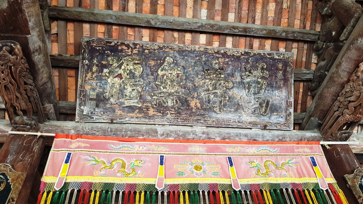 Mỗi lần mưa xuống, tòa tiền tế thường xuyên bị ngập, người trông coi phải dùng máy bơm nước ra ngoài để hạn chế hư hỏng. Đầu đao tòa đại đình phía tây bị gẫy cụt hàng chục năm nay cũng phải chống đỡ bằng cột. Một số cột cái, cột quân bị mục. Một số dui, hoành, xà, vì kèo gãy hở mộng.
