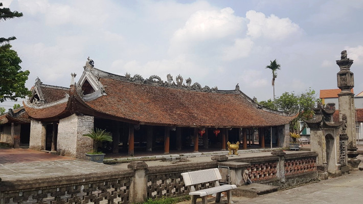 Đình Thạch Lỗi, xã Thạch Lỗi (huyện Cẩm Giàng, Hải Dương) được xây dựng từ cuối thế kỷ 17. Năm 1996, Đình Thạch Lỗi được Bộ Văn hóa - Thông tin (nay là Bộ Văn hóa, Thể thao và Du lịch) công nhận là Di tích lịch sử - văn hóa cấp Quốc gia.