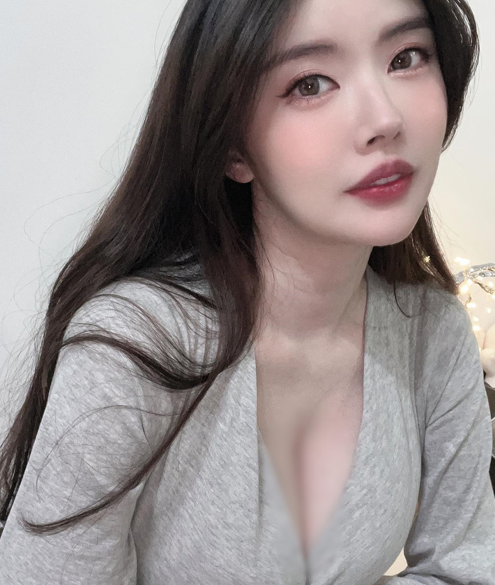 Mỹ nhân Diêu Thái Thần là một trong những hot girl gợi cảm bậc nhất Đài Loan, sở hữu hơn 1 triệu người hâm mộ chỉ tính riêng trên nền tảng IG và Facebook. (Nguồn ảnh: IG, FB)