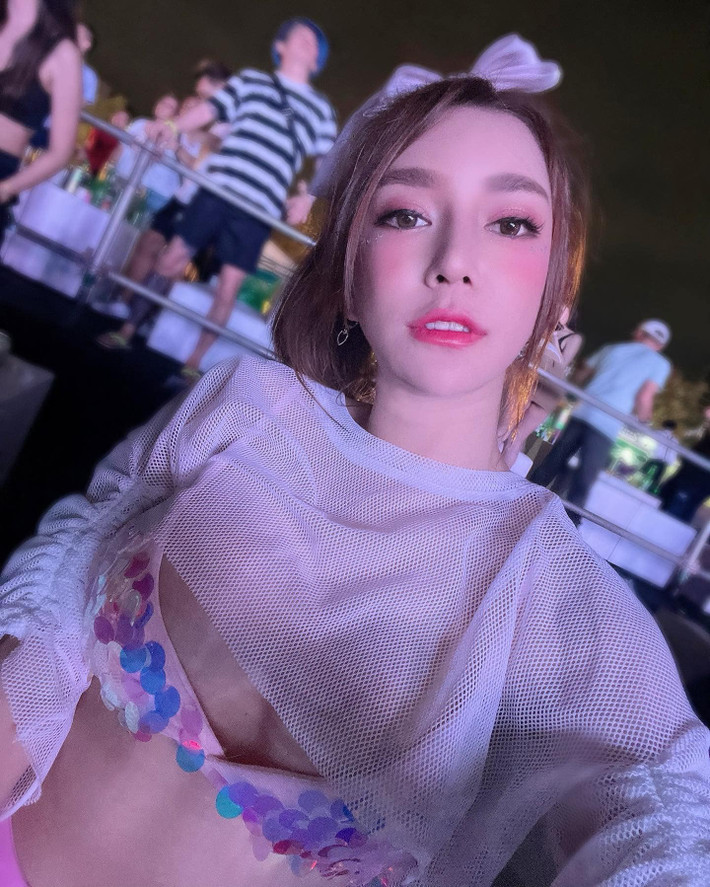 Hot girl Ampavee Watthammasiri, người Thái Lan, nổi tiếng với khuôn mặt xinh như búp bê, làn da trắng hồng mịn màng và gu thời trang bắt mắt. (Nguồn ảnh: IG)