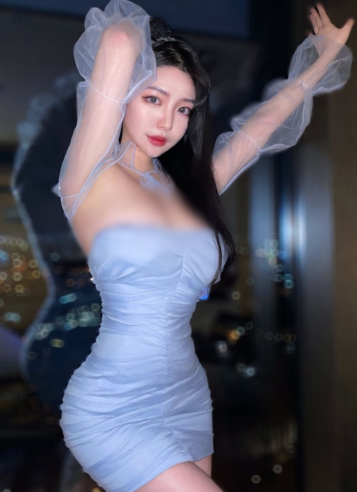 Khi được hỏi về bí quyết độ dáng, Loyewe cho biết, để có được thân hình này, cô cũng không hề dễ dàng mà luôn phải tập luyện rất nghiêm khắc.