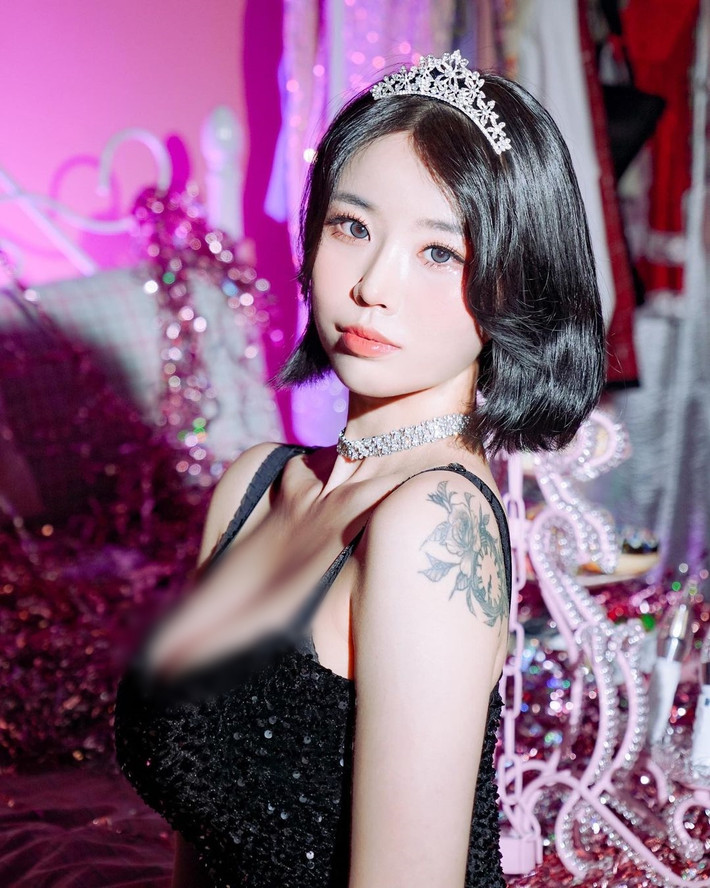 Mỹ nhân Jyeoning là một trong những hot girl gợi cảm người Hàn Quốc. Cô nàng có một mái tóc ngắn đặc trưng cực kỳ khó lẫn. (Nguồn ảnh: IG)