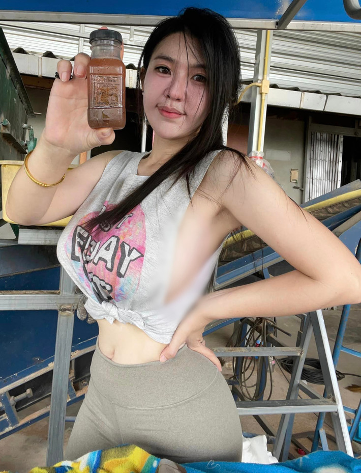 Tuy vậy, đối với Niparat Konyai, cô không lấy đó làm ngượng ngùng. Theo hot girl, trang phục đồ tập giúp cô vận động dễ dàng hơn.