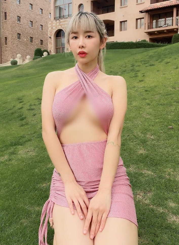 Chadapornnari Rungsanpreecha là một trong những hot girl/hot mom rất nổi tiếng ở Thái Lan. Chỉ tính riêng trên hai nền tảng Facebook và Instagram, hot girl này đã tích luỹ được hơn 1,2 triệu người theo dõi.