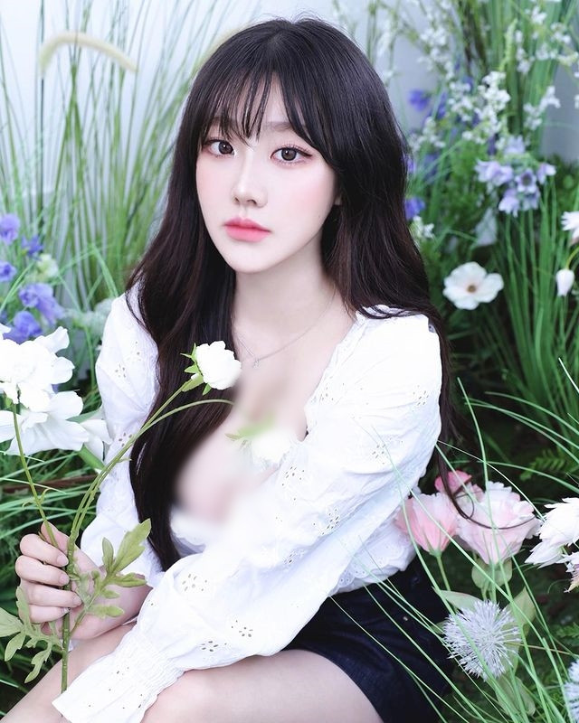 Hot girl Sejin, người Hàn Quốc, nổi tiếng với gương mặt xinh đẹp như nữ thần và thân hình nóng bỏng, bốc lửa.