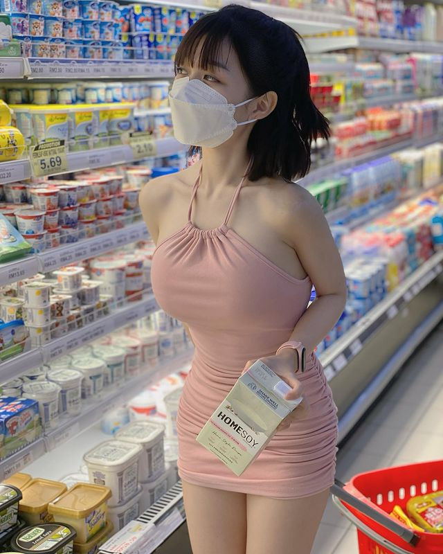 Mỗi lần xuất hiện, cô nàng đều khiến người hâm mộ mãn nhãn bởi dáng vóc tuyệt đẹp.