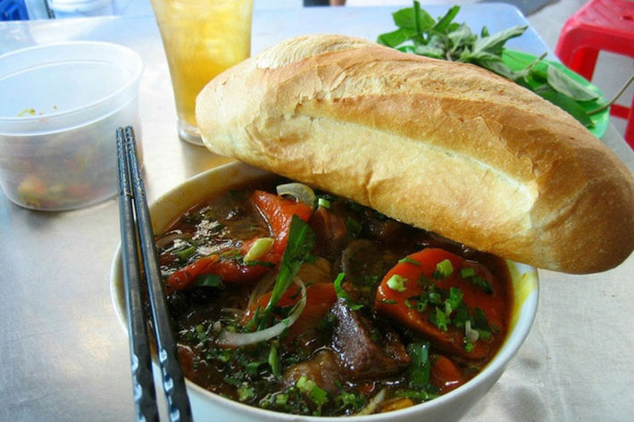 Bò kho là một trong những món ăn Việt Nam được chế biến từ thịt bò. Trong món ăn này, thịt bò được hầm cùng hỗn hợp nước mắm, bột ngũ vị hương, đường và nước được ăn kèm cùng bánh mì hoặc cơm.
