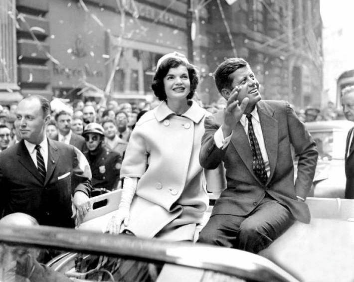 Cuối cùng là Tổng thống John F. Kennedy bị ám sát tại Dallas, Texas ngày 22/11/1963. Lee Harvey Oswald là hung thủ đã ra tay ám sát ông chủ Nhà Trắng này.