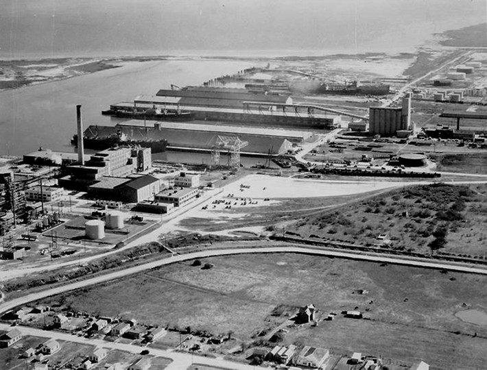 Vào khoảng 8h sáng ngày 16/4/1947, tàu chở hàng Grandcamp bất ngờ bốc cháy dữ dội khiến con tàu từ từ chìm trong biển lửa.