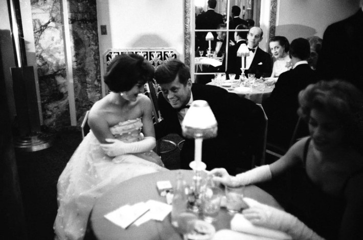 Ông Kennedy trong một buổi tiệc được tổ chức tại khách sạn Waldorf Astoria ở New York ngày 22/11/1956. Ảnh: Getty.
