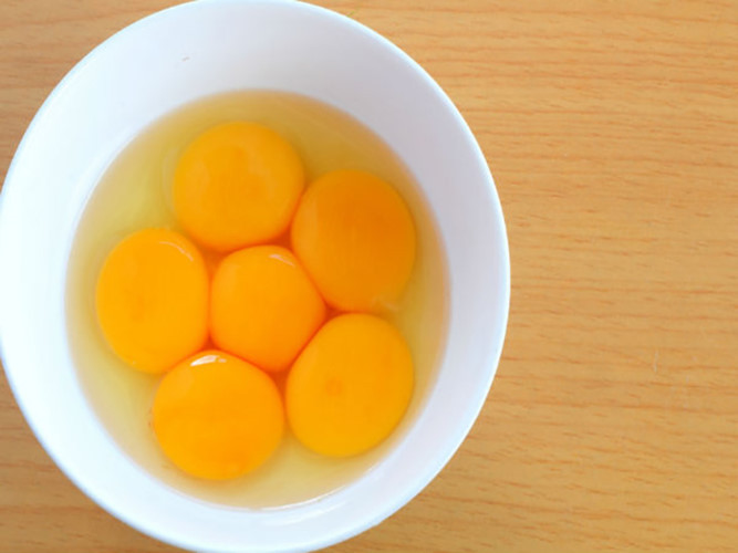 Lòng đỏ trứng có chứa khoảng 4,5 gram chất béo có vai trò quan trọng đối với cơ thể.