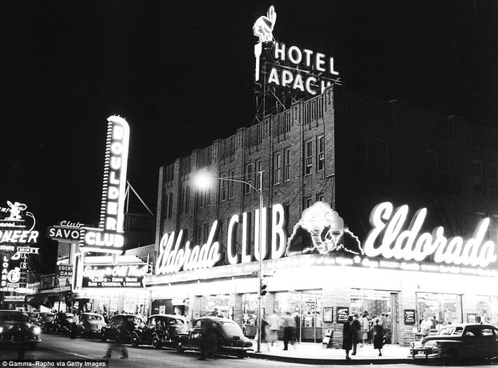 Khách sạn Apache, được xây dựng vào năm 1932, là tòa nhà đầu tiên ở thành phố Las Vegas có thang máy và có cửa sổ kính màu.