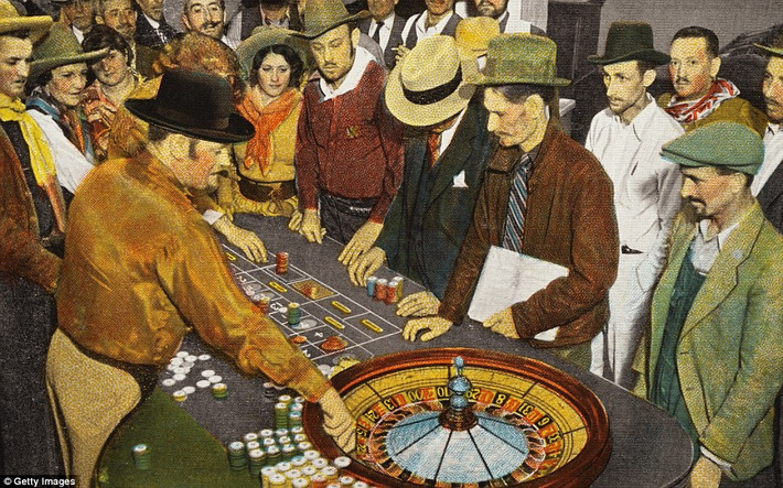 Người chơi đặt cược tại một sòng bạc ở Las Vegas năm 1935.