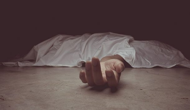 Một cơn ác mộng phổ biến khác nhiều người gặp phải là nằm mơ thấy người chết. Đây là giấc mơ đáng sợ nhưng lại là điềm lành. Giấc mơ này hoàn toàn trái ngược với những lo lắng của bạn.
