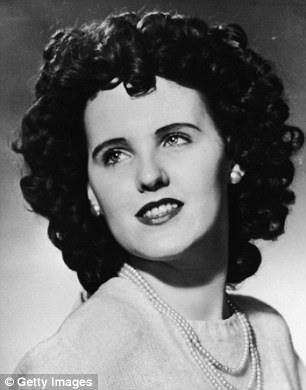 Theo thông tin từ phía cảnh sát, nữ minh tinh Elizabeth Short bị giết hại một cách dã man khi cơ thể bị chặt làm đôi ngay ở phần thắt lưng, gương mặt của cô bị cắt từ khóe miệng đến mang tai, trên cơ thể cũng có nhiều vết cắt và bầm dập.