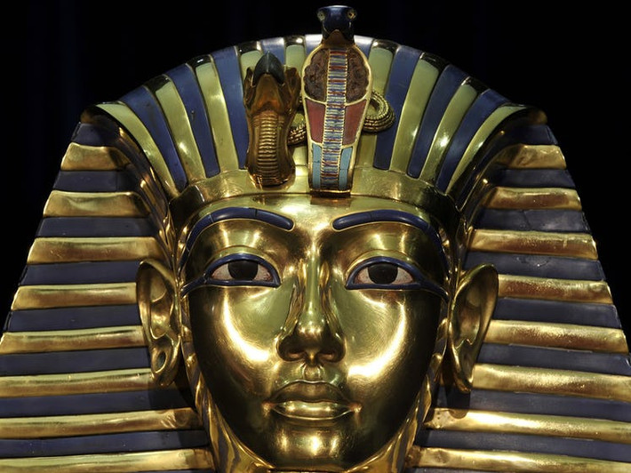 Mộ pharaoh Ai Cập Tutankhamun được các nhà khảo cổ tìm thấy ngày 4/11/1922 tại Thung lũng các vị Vua - nơi yên nghỉ của rất nhiều pharaoh nổi tiếng Ai Cập cổ đại. Bên trong ngôi mộ có xác ướp pharaoh Tutankhamun cũng như kho báu vật vô cùng giá trị.