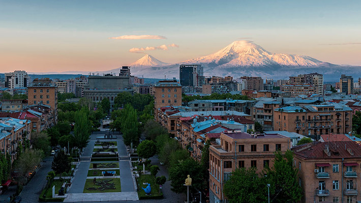 Vùng Nagorno-Karabakh hiện do người thiểu số Armenia quản lý. Thế nhưng, Azerbaijan tuyên bố khu vực trên là một phần lãnh thổ của nước này.