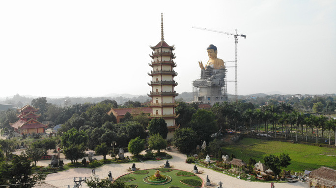 Khi bước chân đến chùa Khai Nguyên, Phật tử và du khách cảm nhận được không khí thanh tịnh.