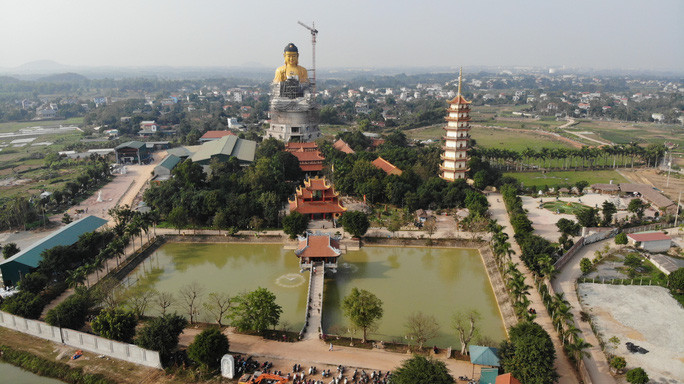 Hiện đại đức Thích Đạo Thịnh là người trông nom chùa Khai Nguyên.
