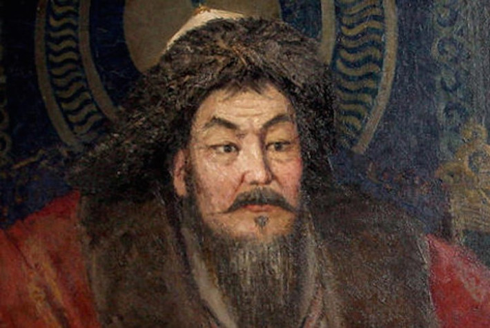 Tương truyền, sau khi hoàn thành các nghi lễ, thi hài Thành Cát Tư Hãn được đặt trong quan tài và được một đội quân hộ tống tới nơi chôn cất.