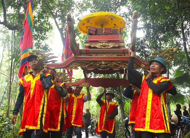 Cứ 2 năm một lần, vào ngày 7 tháng giêng, xã Phú Gia (Hương Khê, Hà Tĩnh) tổ chức lễ hội Hàm Nghi - Sơn Phòng (lễ rước sắc phong vua Hàm Nghi). Lễ hội được tổ chức ở cả 3 đền: Đền Trần Lâm, đền thờ Vua Hàm Nghi và đền Công Đồng. Trước sự chứng kiến của lãnh đạo huyện, xã và người dân, buổi lễ bàn giao bảo vật của vua Hàm Nghi gồm 2 con voi bằng vàng, nghê bằng đồng, bảo kiếm, lục lạc bằng đồng đen, sắc phong từ nhà cố đạo cũ đến nhà cố đạo mới được diễn ra.