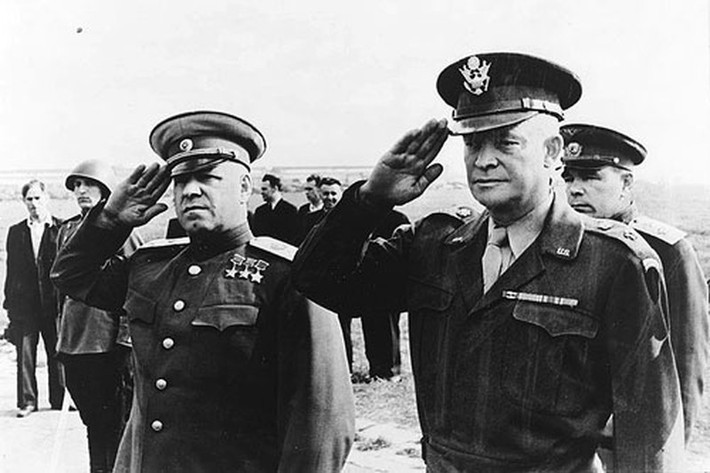 Vào ngày 15/11/1941, phát xít Đức mở đợt tấn công lớn thẳng vào Moscow. Đội quân của Hitler không thể giành thắng lợi trước lực lượng do Nguyên soái Georgy Zhukov chỉ huy.