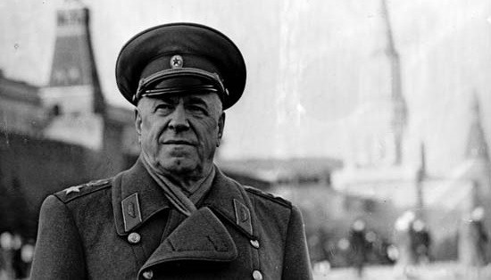 Khi quân Đức cách Moscow khoảng 20 km, Nguyên soái Georgy Zhukov được nhà lãnh đạo Stalin điều động về thủ đô. Vì vậy, Nguyên soái Georgy Zhukov nhanh chóng đến Moscow và cho tăng cường hệ thống phòng thủ ở thủ đô Moscow. Ông cũng bố trí các lực lượng ở những địa điểm quan trọng quanh thủ đô để đánh bại cuộc xâm lược của kẻ địch.